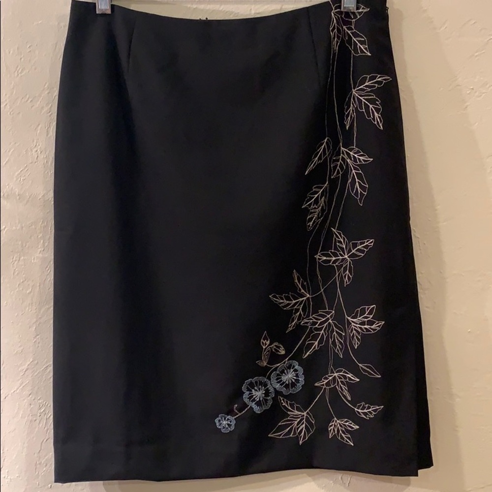 Loft skirt- black w/ embroidered flowers. Size 8